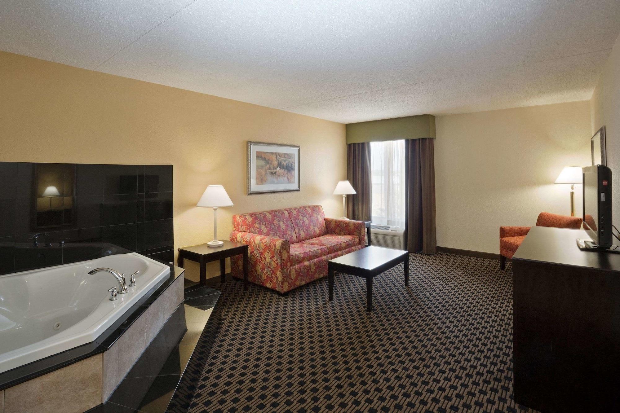 La Quinta By Wyndham Salina Hotel Bagian luar foto