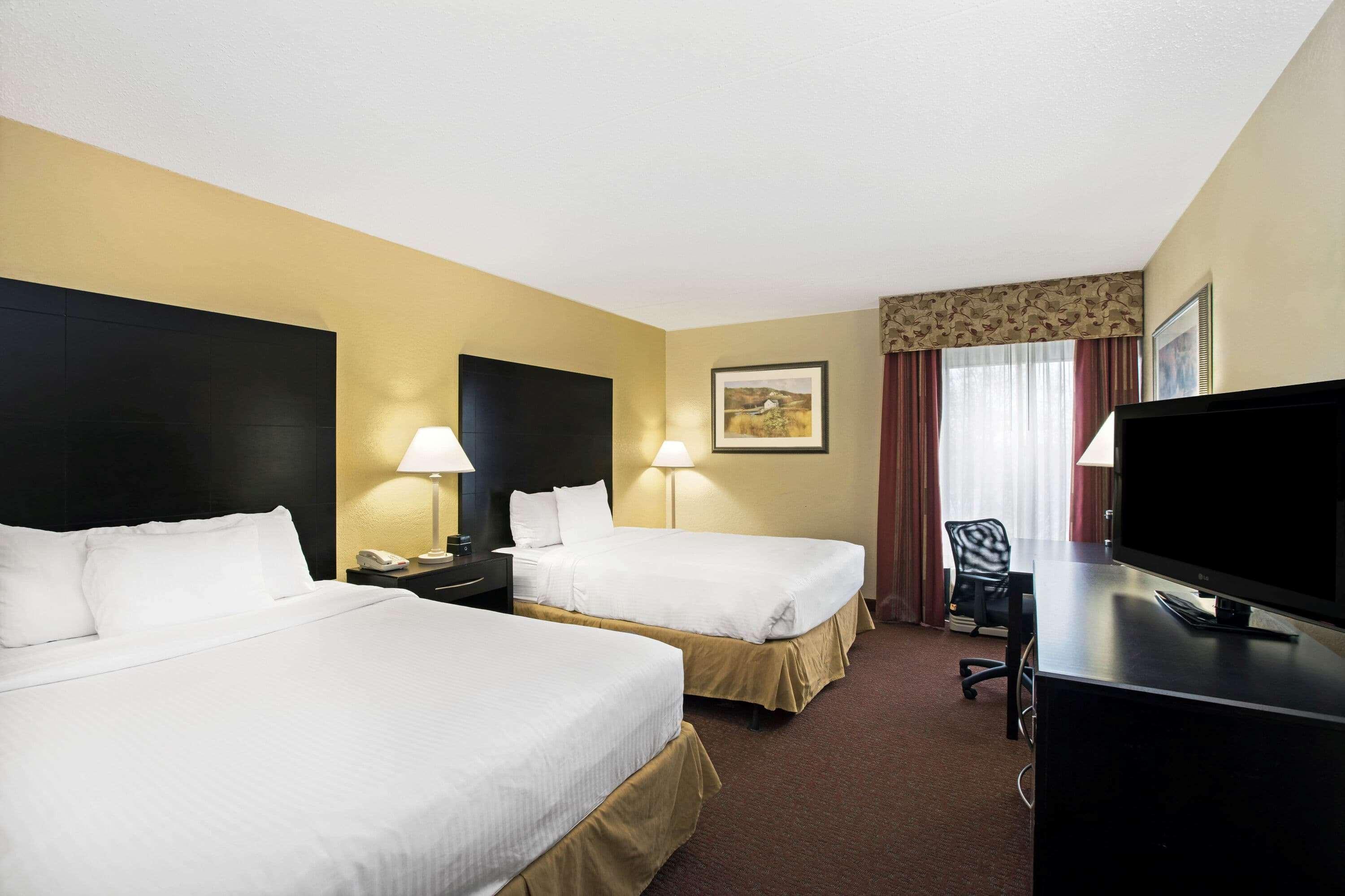 La Quinta By Wyndham Salina Hotel Bagian luar foto