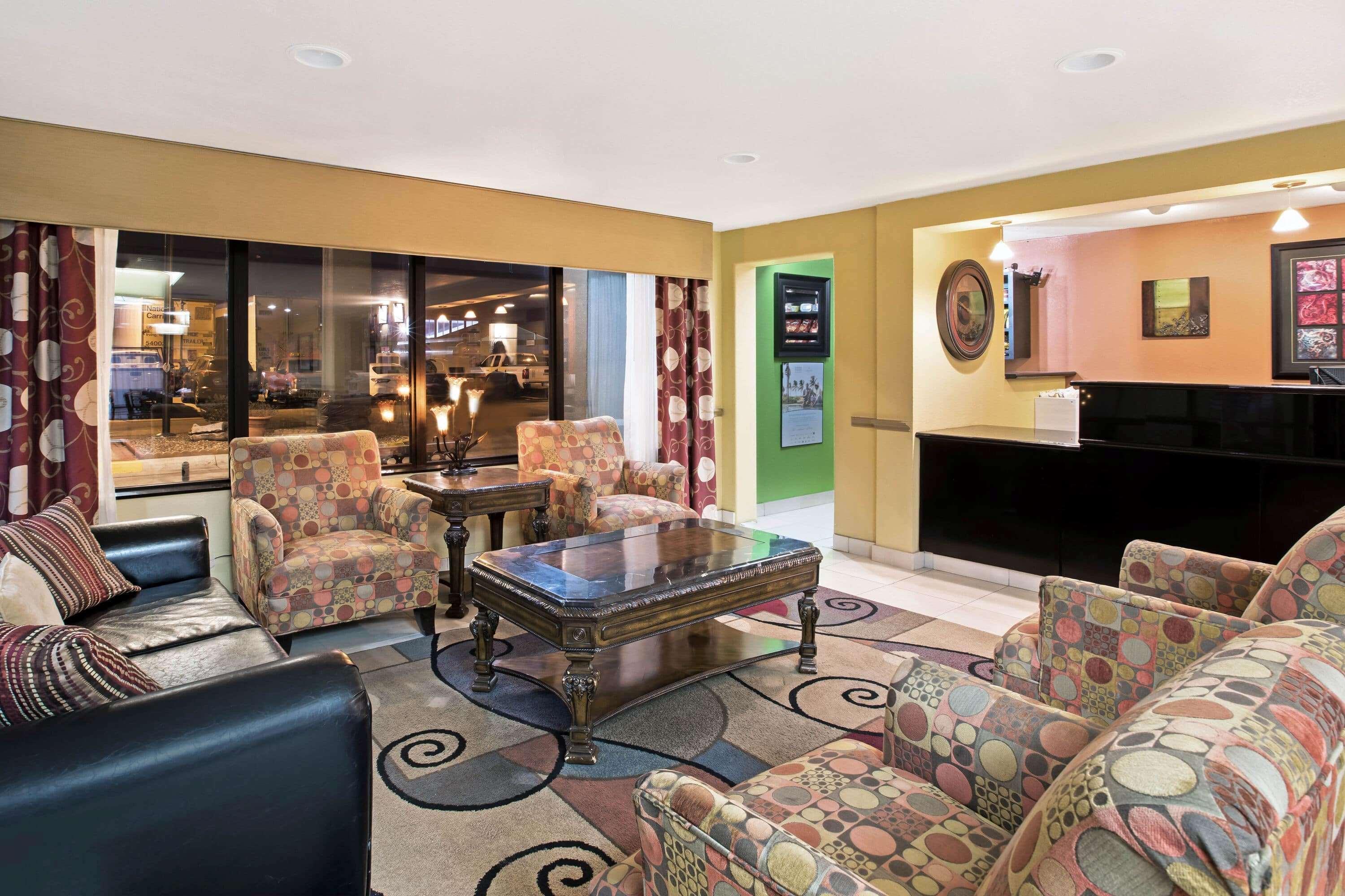 La Quinta By Wyndham Salina Hotel Bagian luar foto