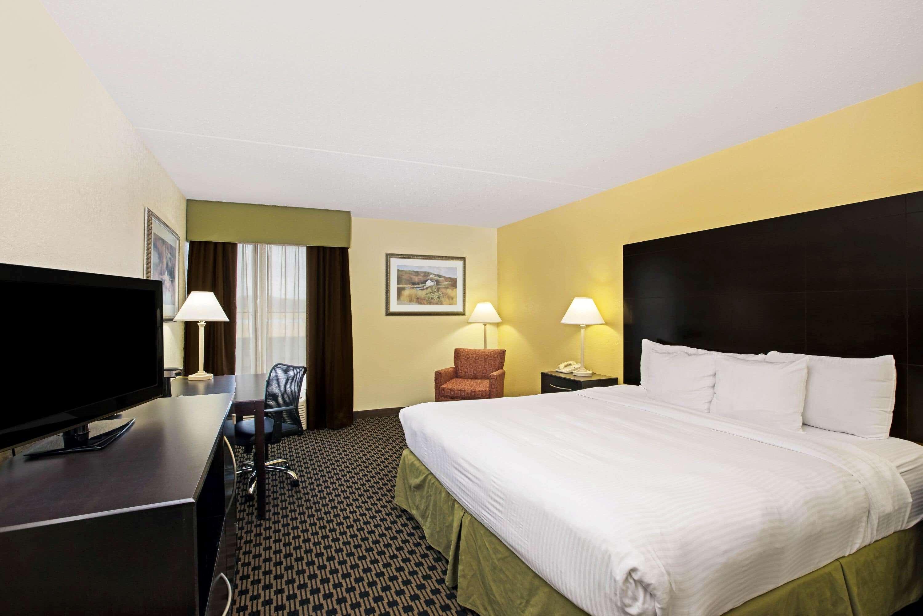 La Quinta By Wyndham Salina Hotel Bagian luar foto