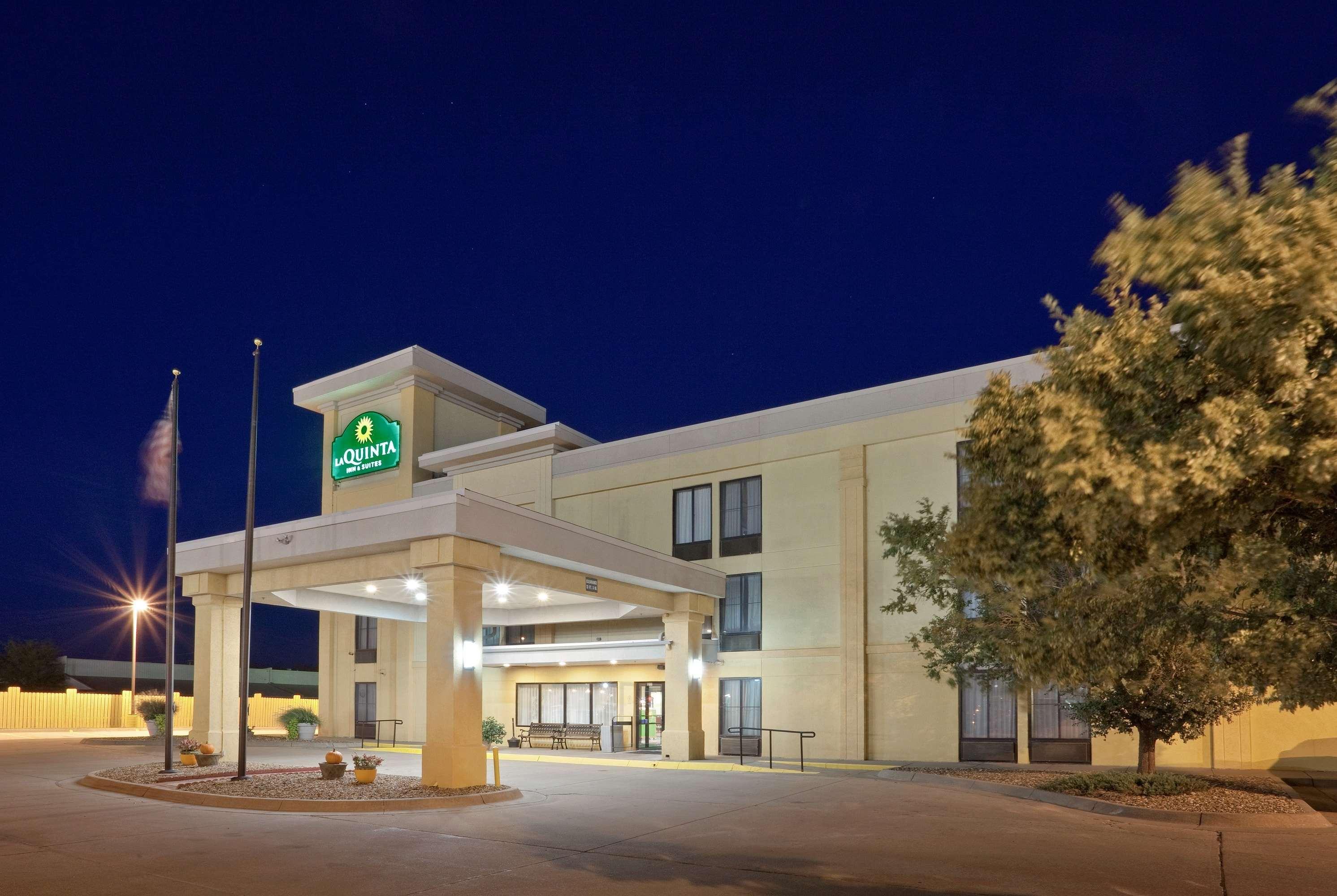 La Quinta By Wyndham Salina Hotel Bagian luar foto