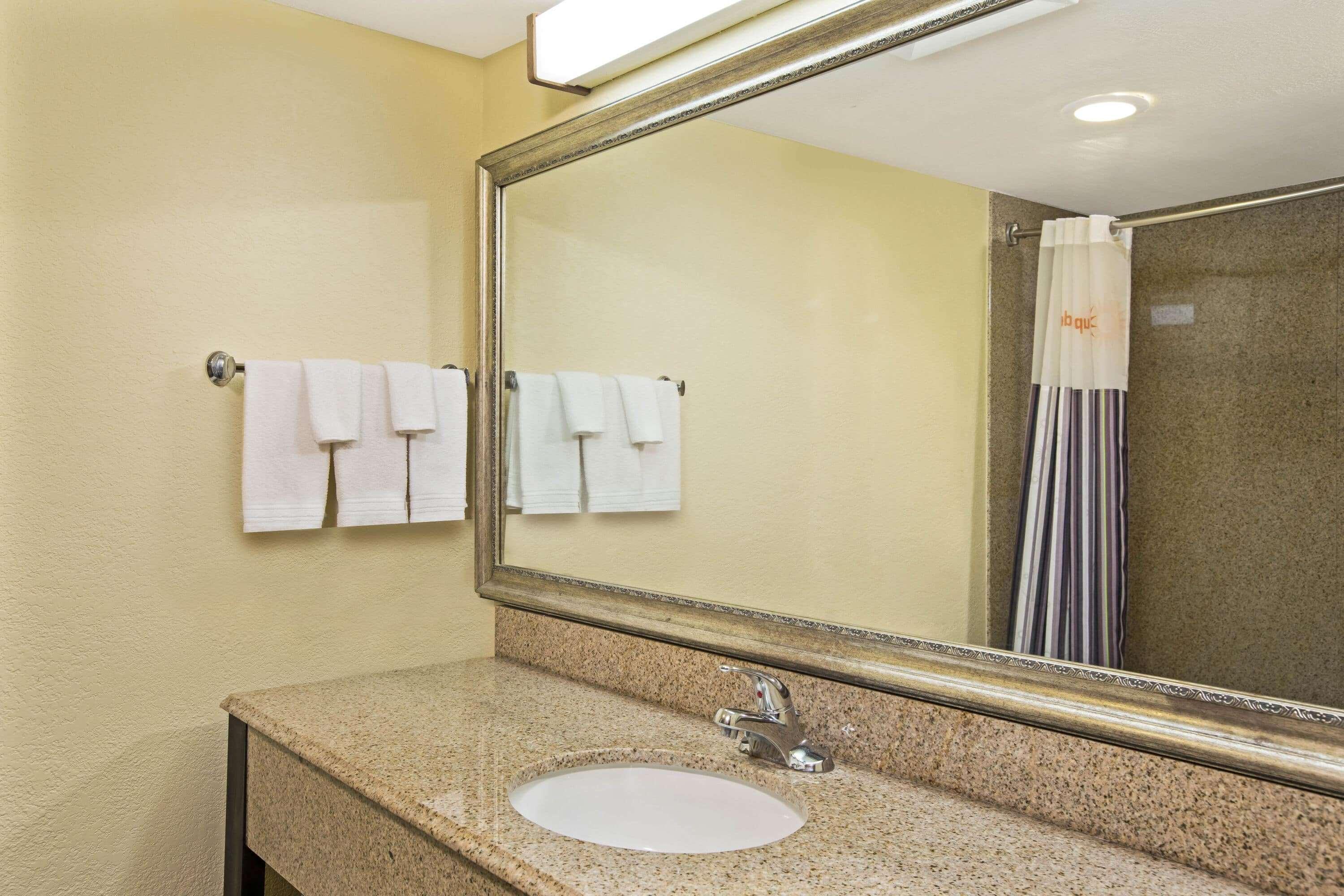 La Quinta By Wyndham Salina Hotel Bagian luar foto