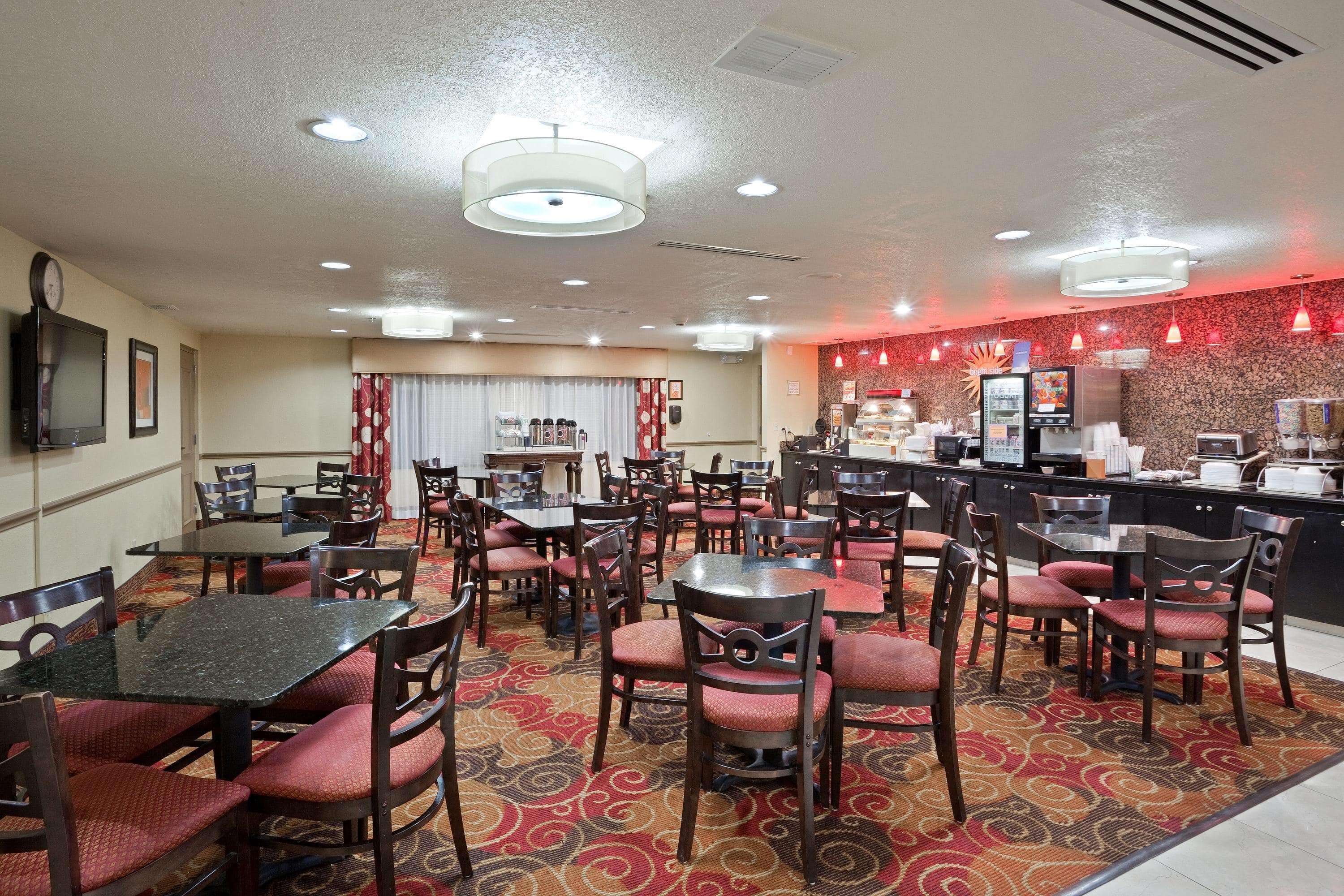 La Quinta By Wyndham Salina Hotel Bagian luar foto