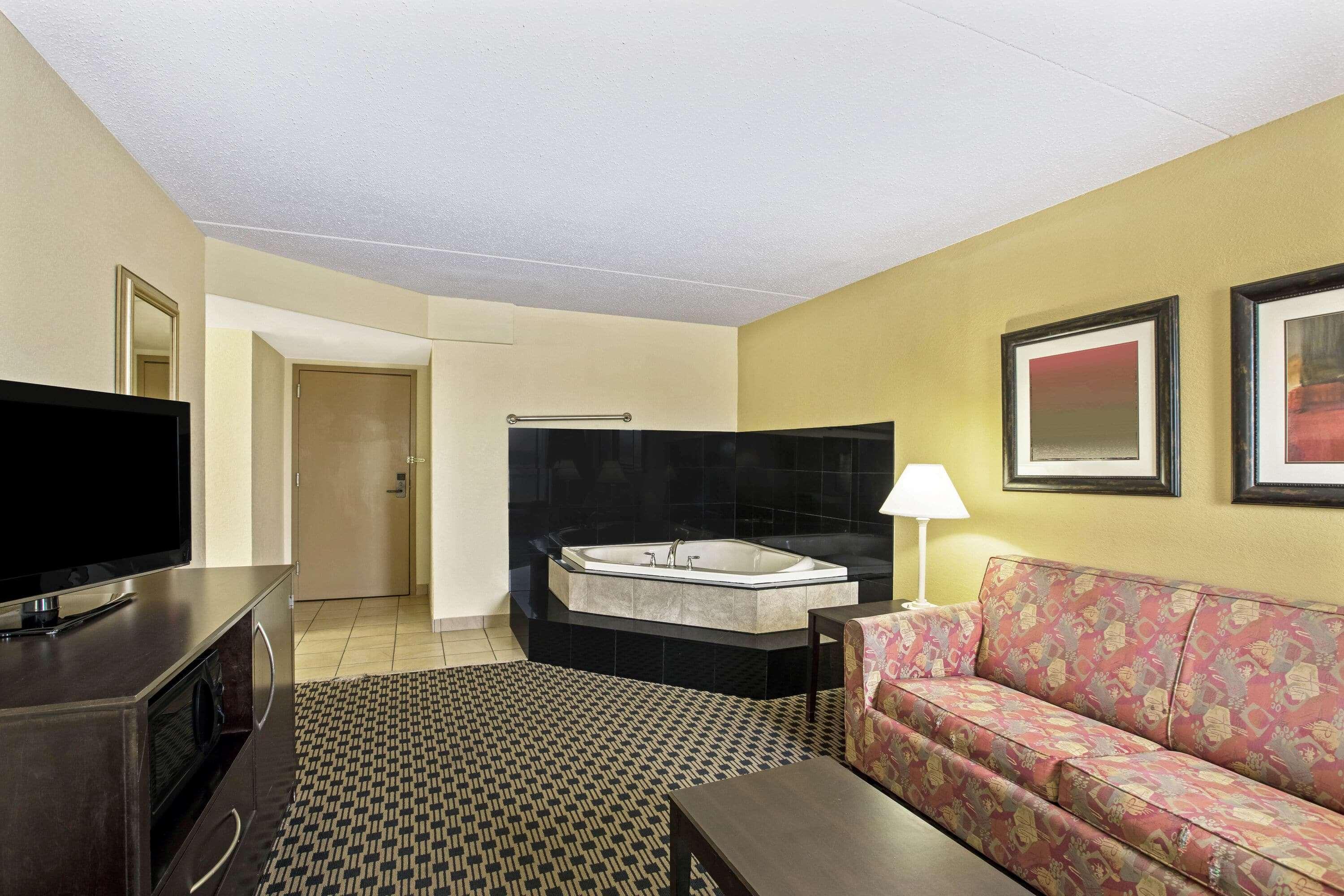 La Quinta By Wyndham Salina Hotel Bagian luar foto