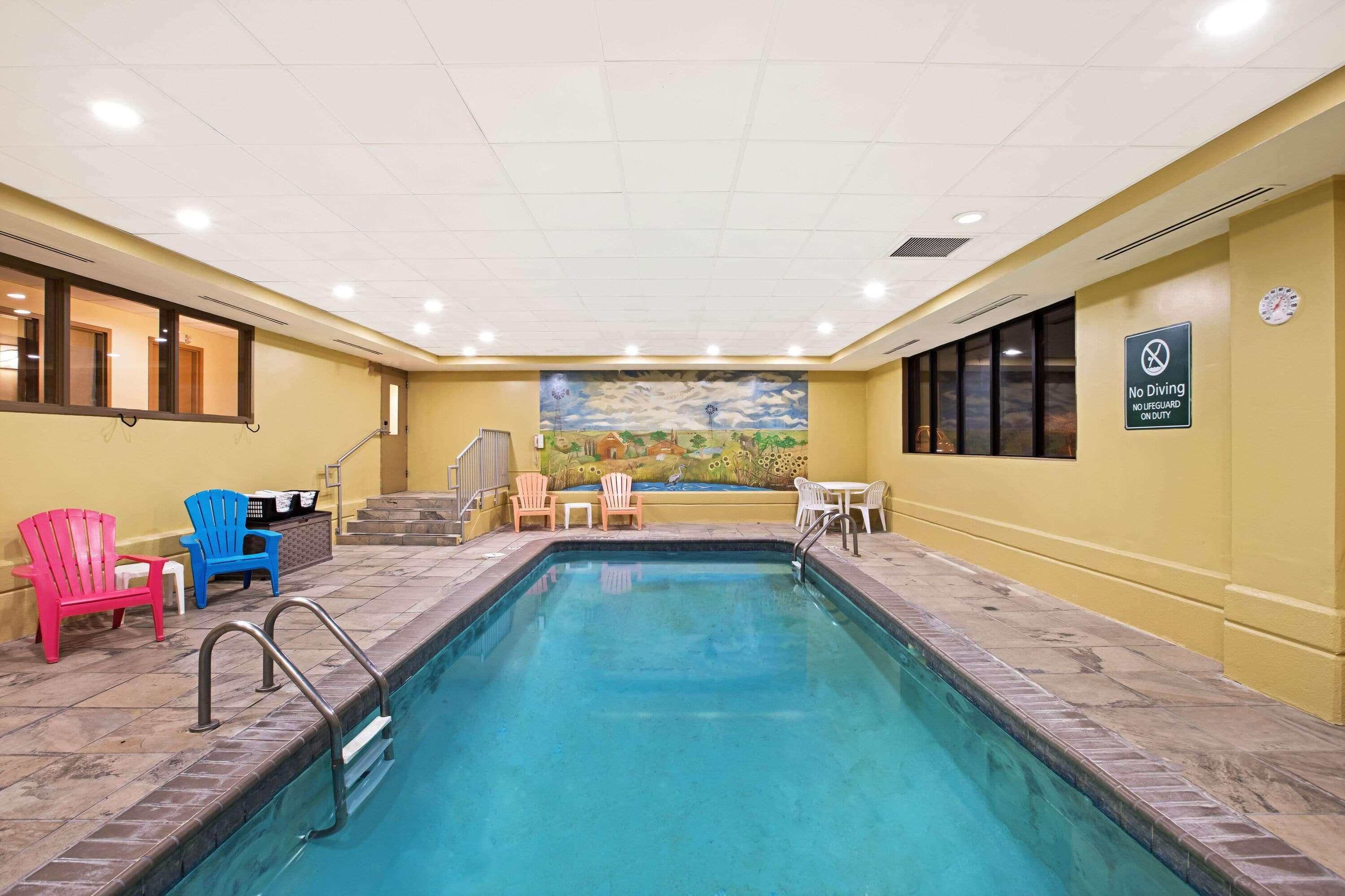 La Quinta By Wyndham Salina Hotel Bagian luar foto