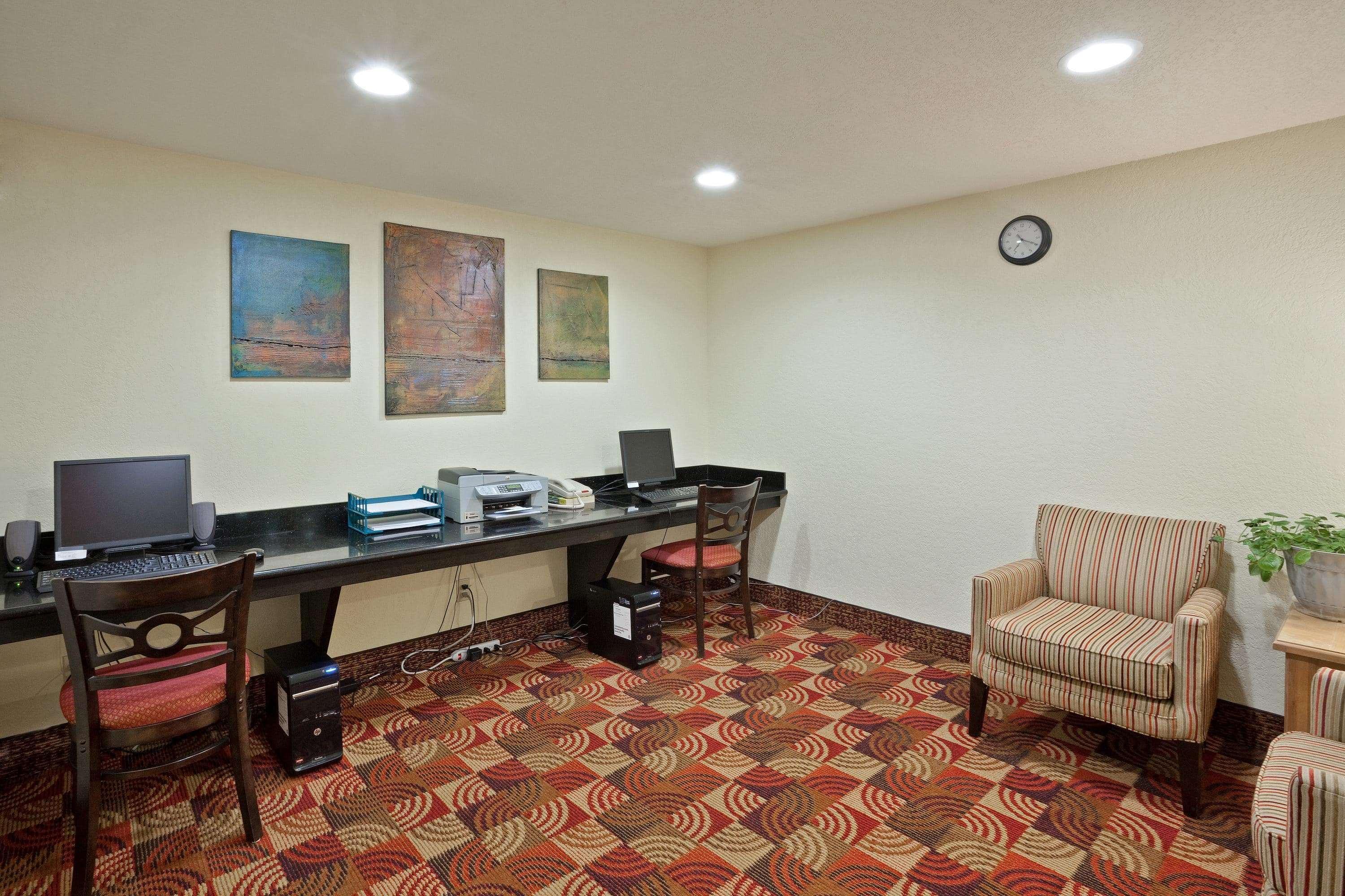 La Quinta By Wyndham Salina Hotel Bagian luar foto