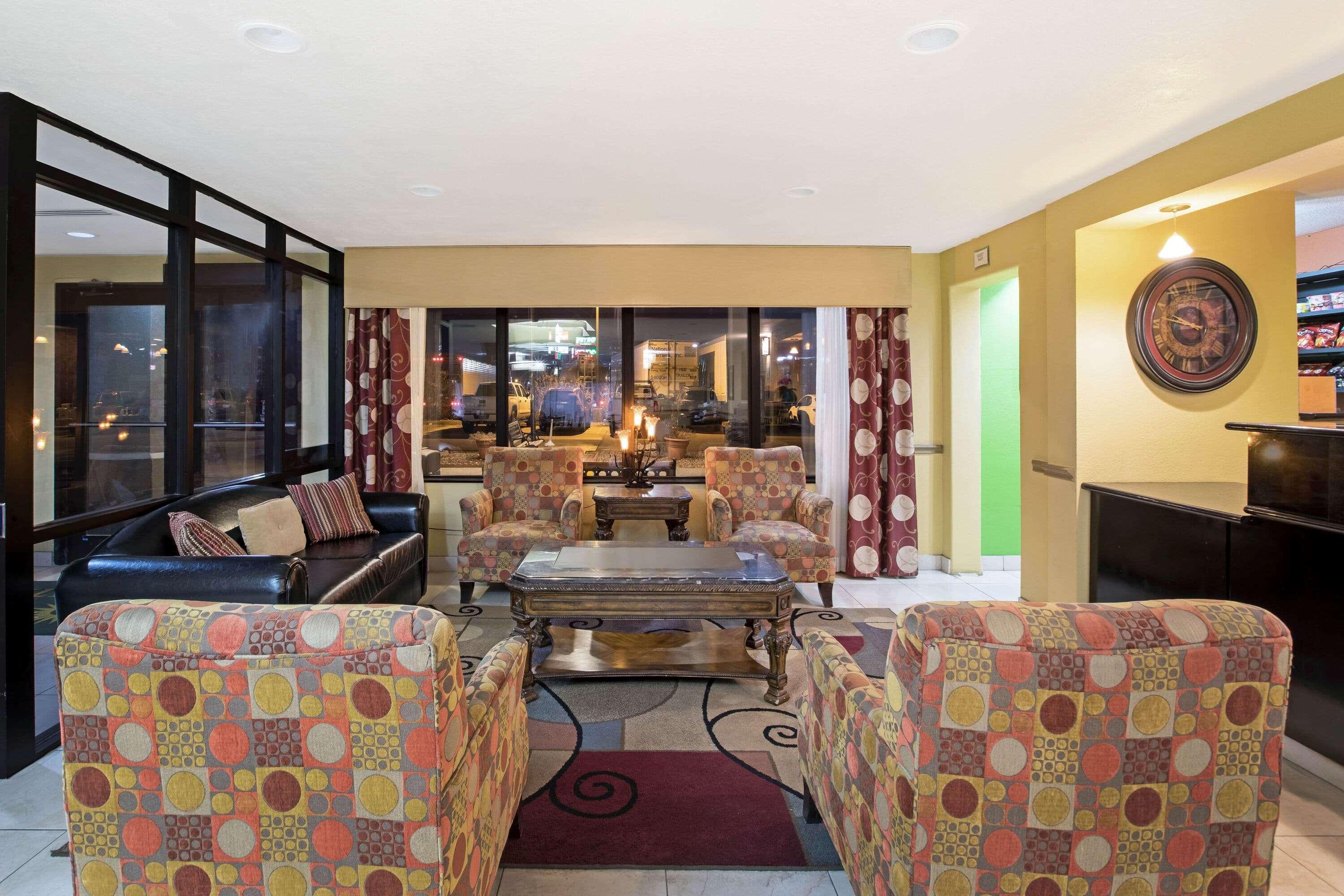 La Quinta By Wyndham Salina Hotel Bagian luar foto