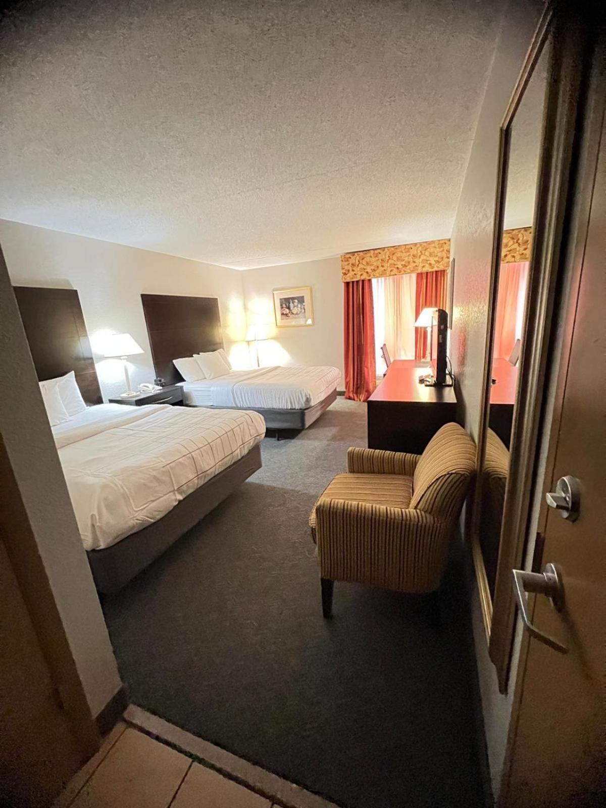 La Quinta By Wyndham Salina Hotel Bagian luar foto